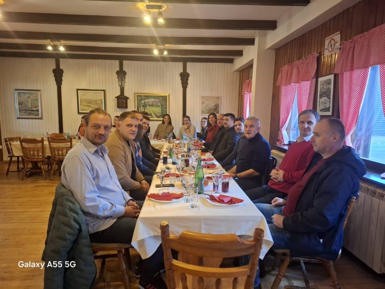 Коктел за новинаре