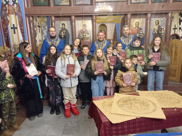 У ПЉЕВЉИМА ОБАВЉЕНО ЛОМЉЕЊЕ БОЖИЋЊЕ ЧЕСНИЦЕ
