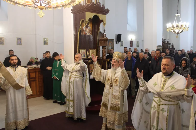 МИТРОПОЛИТ АТАНАСИЈЕ СЛУЖИО СВЕТУ АРХИЈЕРЕЈСКУ ЛИТУРГИЈУ У НОВОЈ ВАРОШИ